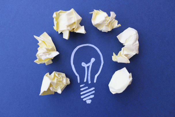 کسب درآمد از هوش مصنوعی: راهنمای جامع 8 گام، پاسخ به سوالات متداول و مزایا و چالش‌ها